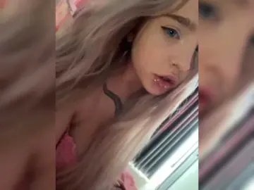 Bongacams Free Porn Cam of LittleDelora