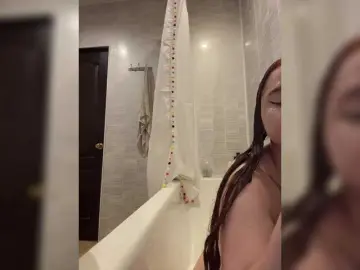 Bongacams Sex Cam of LittleDelora