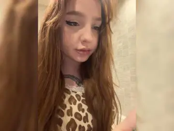 Bongacams Nude Webcam of LittleDelora