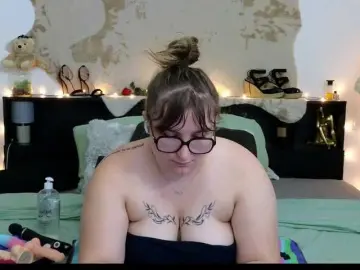 Bongacams Nude Webcam of ElvinnaLaFrancaise