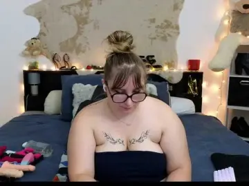 Bongacams Free Porn Cam of ElvinnaLaFrancaise