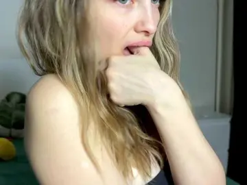 Bongacams Sex Cam of cute-honey