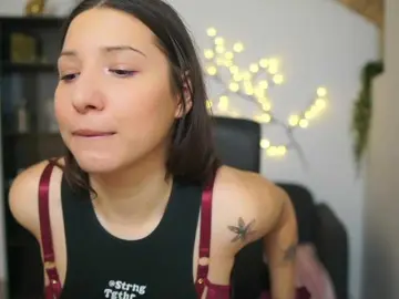 Bongacams Live Sex Cam of Caylinn18