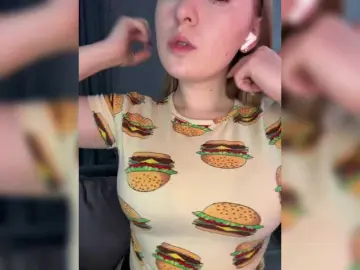 Bongacams Nude Webcam of Peach--Alice