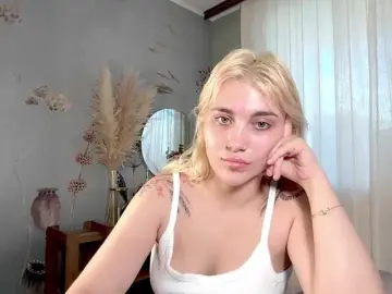 Bongacams Nude Webcam of Peach--Alice