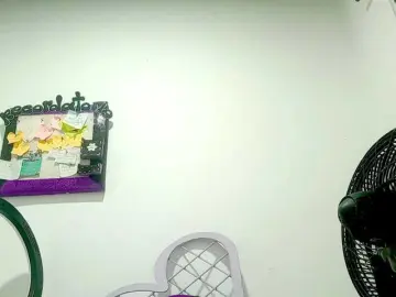 Bongacams Adult Video Chat of PetiteIvoryqueens