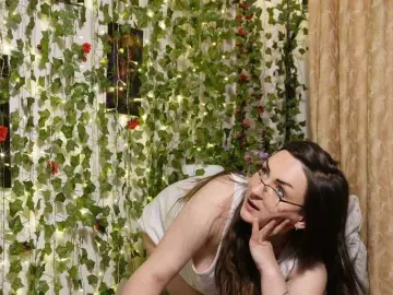 Bongacams Nude Webcam of NaughtYHomemadE