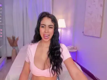 Bongacams Free Porn Cam of LeahJones