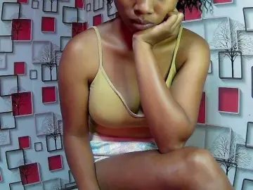 Bongacams Watch Live Sex Cams of Larah00