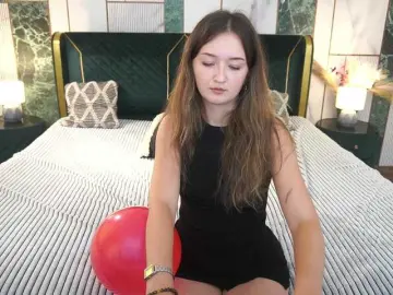 Bongacams Sex Cam of CyrenaLuxe