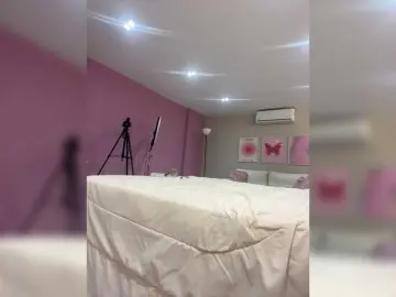 Bongacams Watch Live Sex Cams of LeiaStone