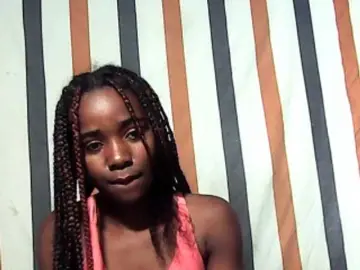 Bongacams Free Porn Cam of LandiQueen12