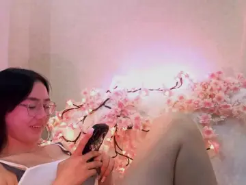 Bongacams Watch Live Sex Cams of MyrleHenggeler