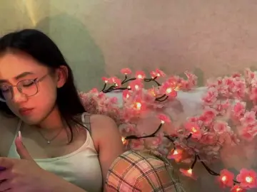 Bongacams Watch Live Sex Cams of MyrleHenggeler
