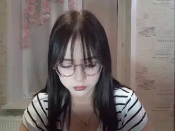Bongacams Watch Live Sex Cams of MyrleHenggeler