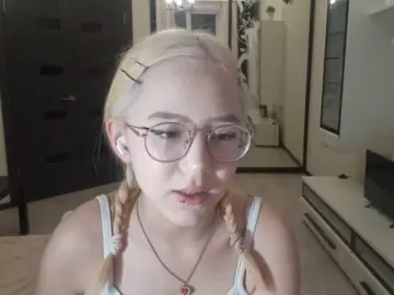 Bongacams Free Live Porn of MyrleHenggeler
