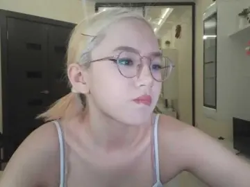 Bongacams Watch Live Sex Cams of MyrleHenggeler