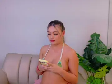 Bongacams Live Sex Cam of milaowens