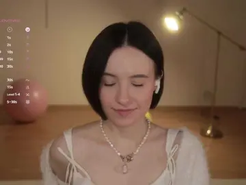Bongacams Live Sex Cam of -FemaleEssence-