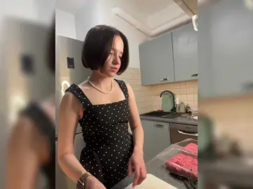 Bongacams Free Porn Cam of -FemaleEssence-