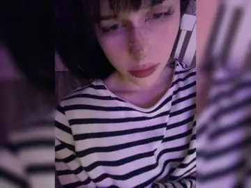 Bongacams Sex Cam of emog1rl