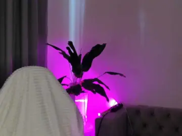 Bongacams Watch Live Sex Cams of IceStrawberry