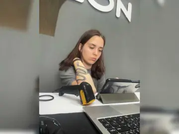 Bongacams Watch Live Sex Cams of Nipple000