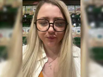 Bongacams Watch Live Sex Cams of KiraMalina