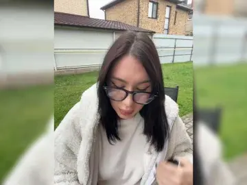 Bongacams Adult Webcam of CurvyWoman-