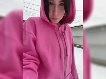 Bongacams Free Porn Cam of CurvyWoman-