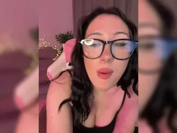 Bongacams Free Porn Cam of CurvyWoman-