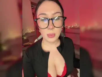 Bongacams Sex Cam of CurvyWoman-