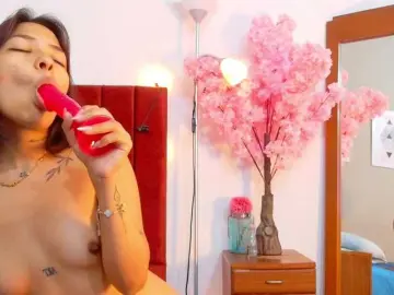 Bongacams Watch Live Sex Cams of slutlittlegir