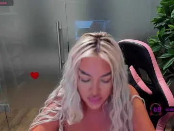 Bongacams Watch Live Sex Cams of SarahStone