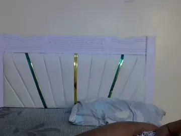 Bongacams Private Sex Chat of PetiteNoir