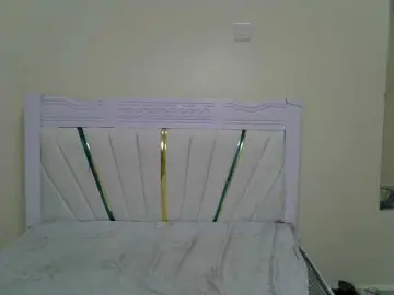 Bongacams Nude Webcam of PetiteNoir