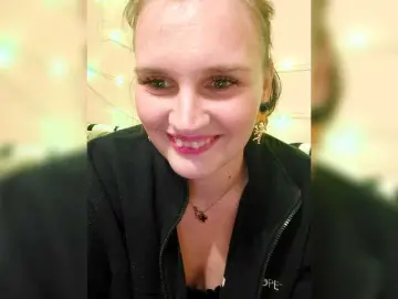 Bongacams Watch Live Sex Cams of LisaLovHoney