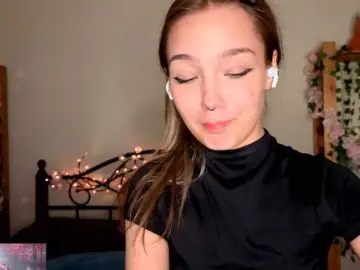 Bongacams Watch Live Sex Cams of HoneyComfya