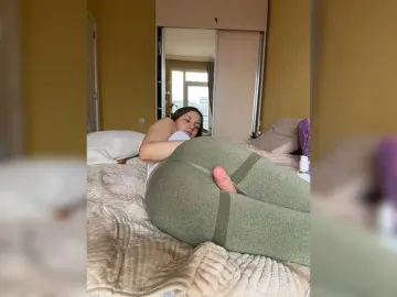 Bongacams Sex Cam of MilkaCrystall01