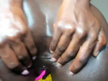 Bongacams Free Porn Cam of Paulacums