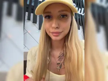 Bongacams Live Sex Cam of EwaBrown