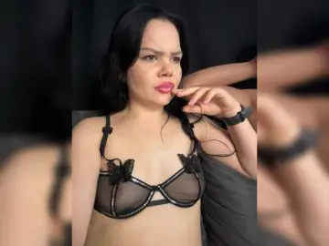 Bongacams Watch Live Sex Cams of SweetHoles69