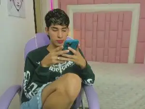 Cam4 Live Porn of FerPhoenix_