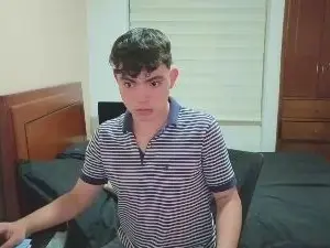 Cam4 Live Porn of petitegigant