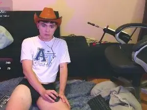 Cam4 Free Live Porn of petitegigant