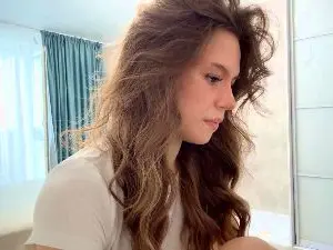 Cam4 Watch Live Sex Cams of LaurieKempkens