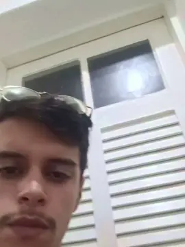 Cam4 Free Live Porn of GiganteOMenino