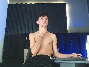 Cam4 Nude Webcam of Logan_Steel