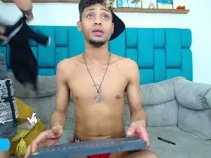 Cam4 Live Sex of Lunar_Boys