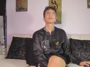 Cam4 Live Porn of mhatias_